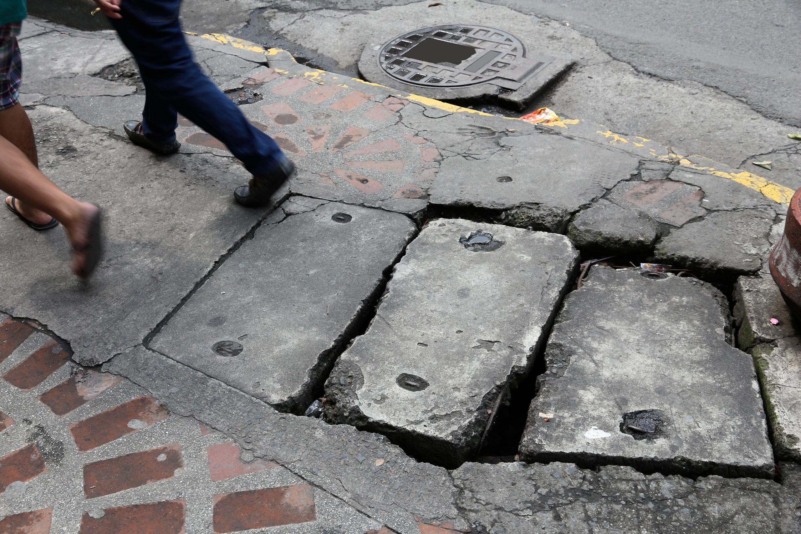 trip and fall on uneven sidewalk nyc